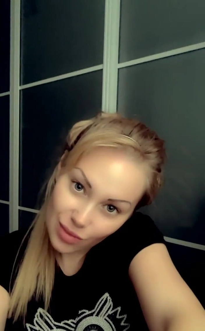 Goddess Misha Goldy: Dominatrix habla sucio