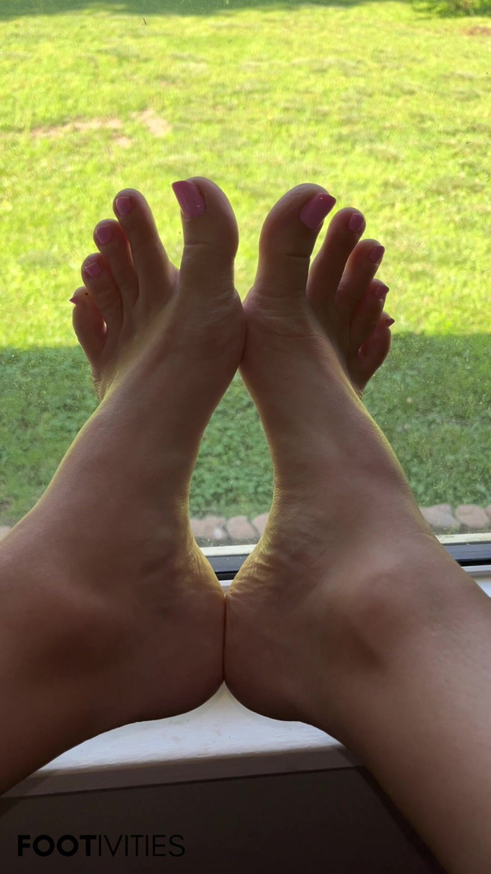 footivities: I piedi di ivys alla finestra