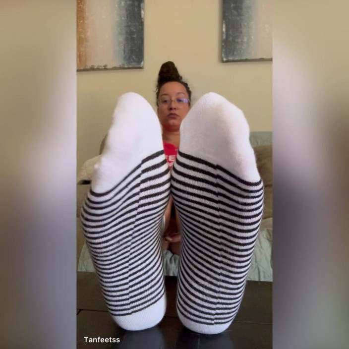 Tan feets: Latina Tanfeets stoking senyap mengusik Tanpa Penyingkiran