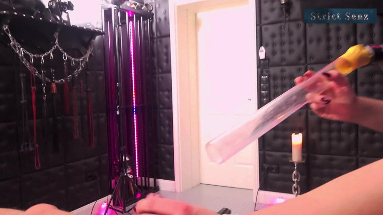 Strict Senz: Lady Medea cu aspirare dură a cbt-ului pe rack