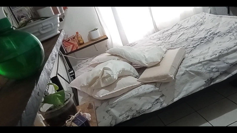 Karmicoxv: Une MILF mature nettoie sa chambre 1