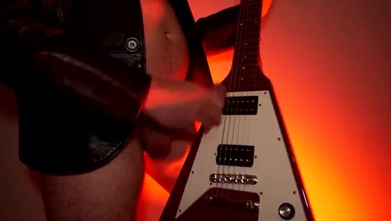 Hectortoro: samlaingik gitaar baja raha hai