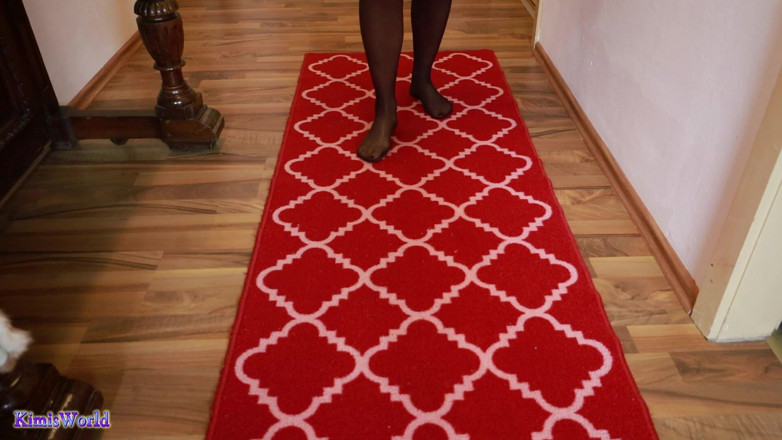 KimisWorld: Asmr nylon che cammina sul tappeto - piedi trasparenti e suoni...