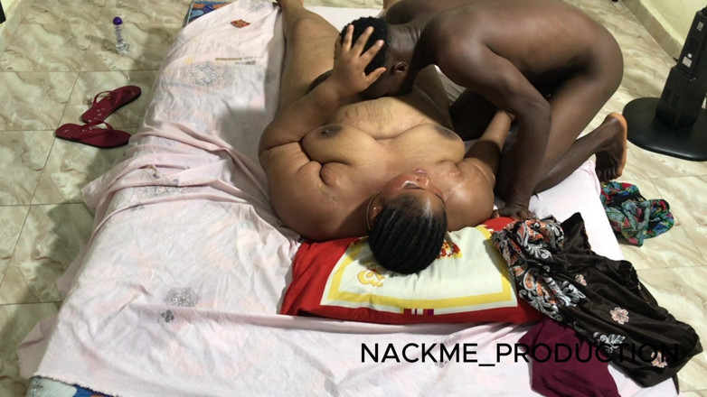 NACKME_PRODUCTION: Amatör manliga modeller kan helt enkelt inte få upp det