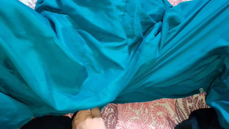 QueenbeautyQB: Nadržená manželka tvrdě šuká s manželem porno video