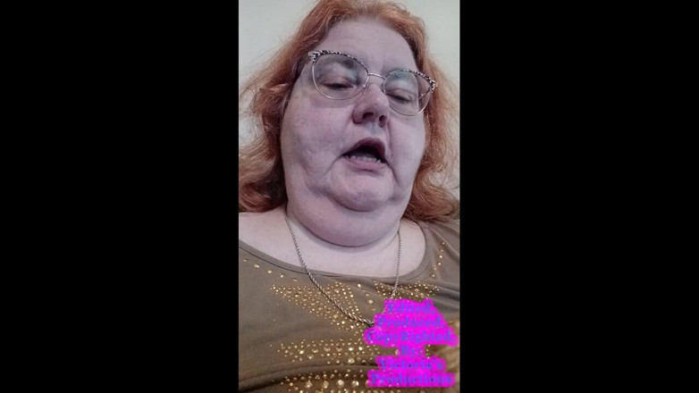 BBW nurse Vicki adventures with friends: Nv raucht maispfeife
