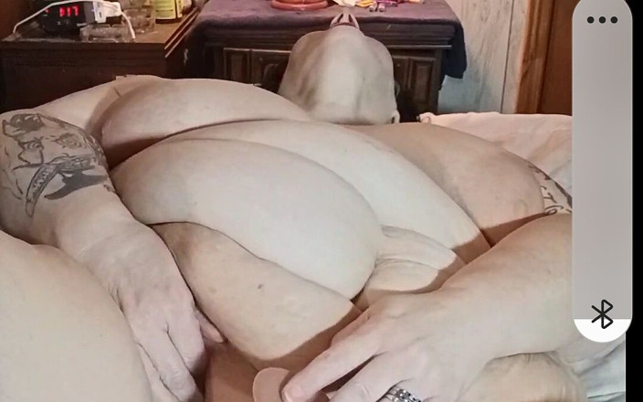 HerculesnVENUS: Tu veux attacher mes gros nichons et lui donner ta...