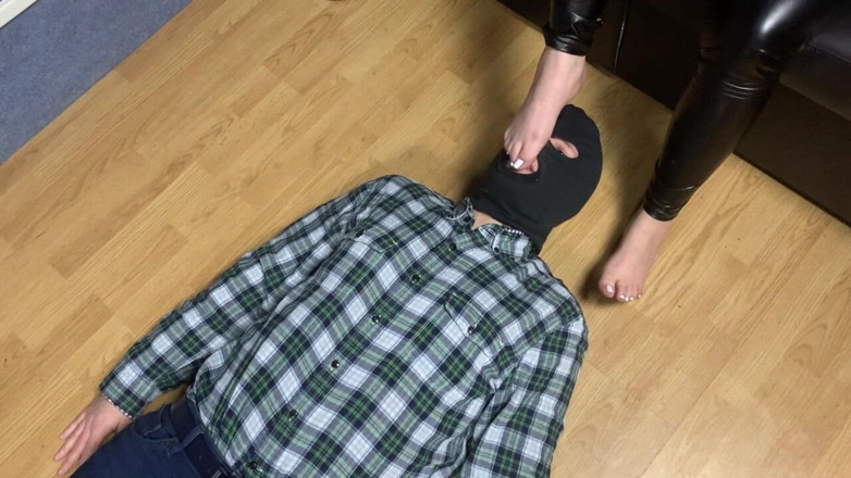 Maitresse Clara: 내 허벅지 높은 부츠와 내 발을 위한 모든 것