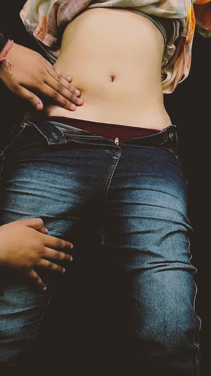 Vicky Thakur: Une villageoise sexy perd sa virginité anale pour avoir aidé à...