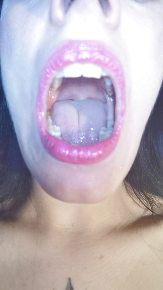 Beth Kinky: Vieni a scoparmi la gola per favore