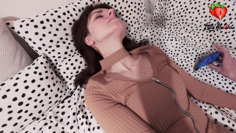 LittleMaisha: Deux Orgasmes Pour Cette Douce Brune. Sexe Mouillé Léché Et Éjaculation...