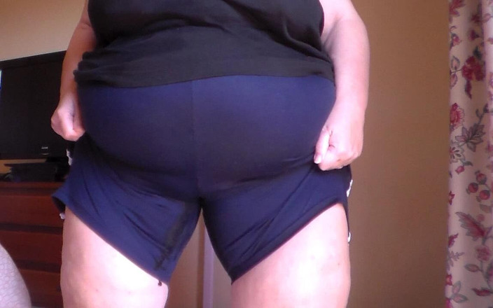 Sex hub couple: Jen fa pipì tutti nei suoi pantaloncini