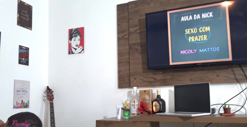 Nicoly Mattos: Kelas pelacuran: Pelajar datang semua di mulut guru Nicoly Mattos!