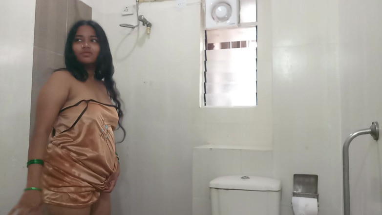 Telugu Couple: La moglie indiana ha filmato mentre fa la doccia - telugu...