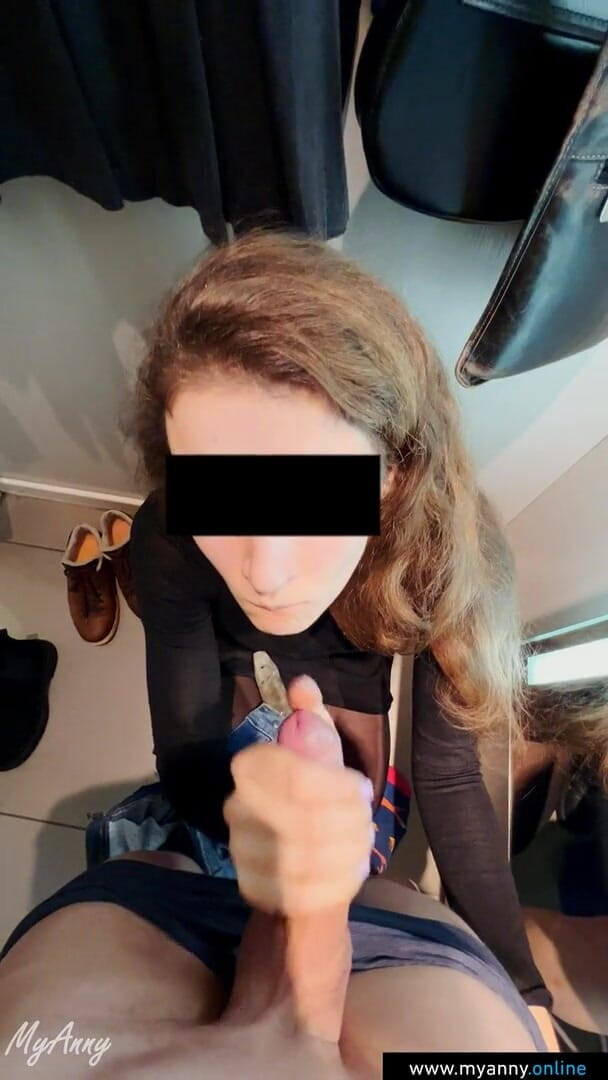 MyAnny: Risicovolle pijpbeurt en klaarkomen in het gezicht in de paskamer...