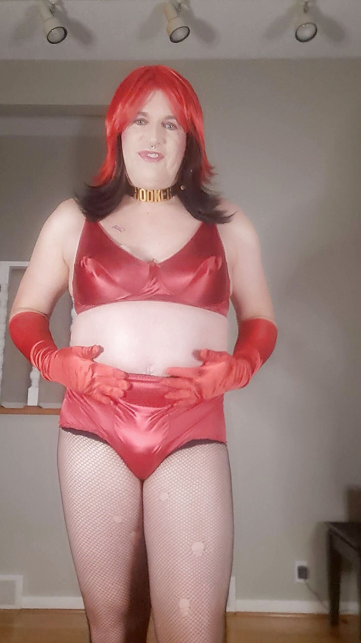 Victoria Lecherri: Je rode satijnen hoer voor een nacht!