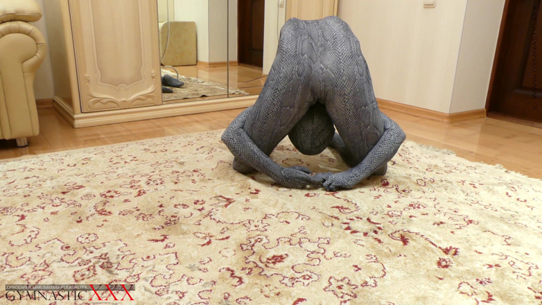 Gymnastic: Verdraaiingskoningin in spandex catsuit