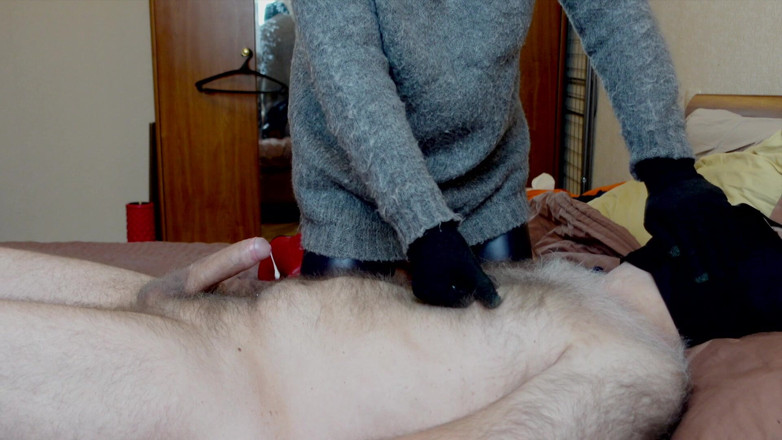 Mature_cunt: Guanti di lana stuzzipano e sborro a mani libere