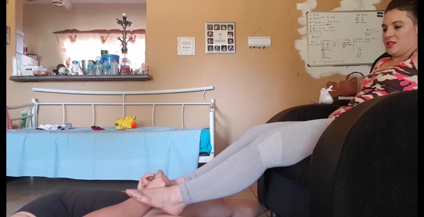 Stacey Reid: Stacey fa un caldo footjob ad Adam! Goditi le sue...