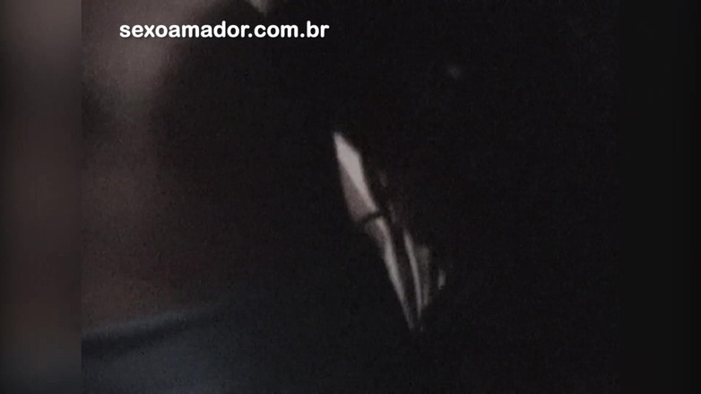 Amateurs videos: Сором'язлива брюнетка спочатку каже ні, але дозволяє хлопцеві знімати, як вона дає кицьку