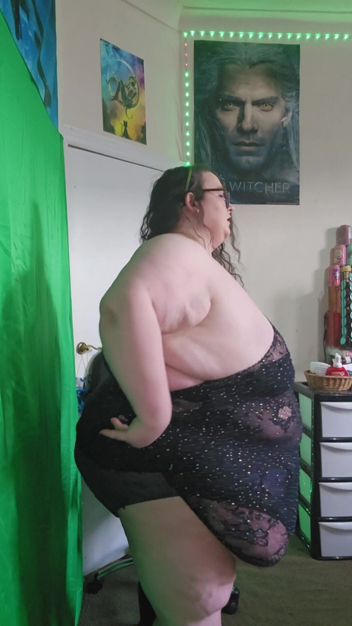 SSBBWLadyBrads: Lass uns strippen und tanzen, sSBBW