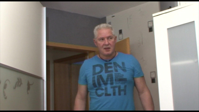 King Of Amateur: Această fată germană matură se masturbează mai întâi și apoi are parte...