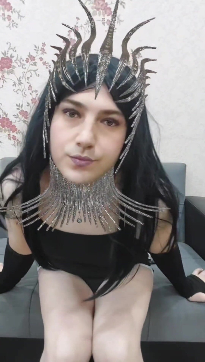 Kitty_Cross: 的金属公主：大胆的闪闪发光的风格