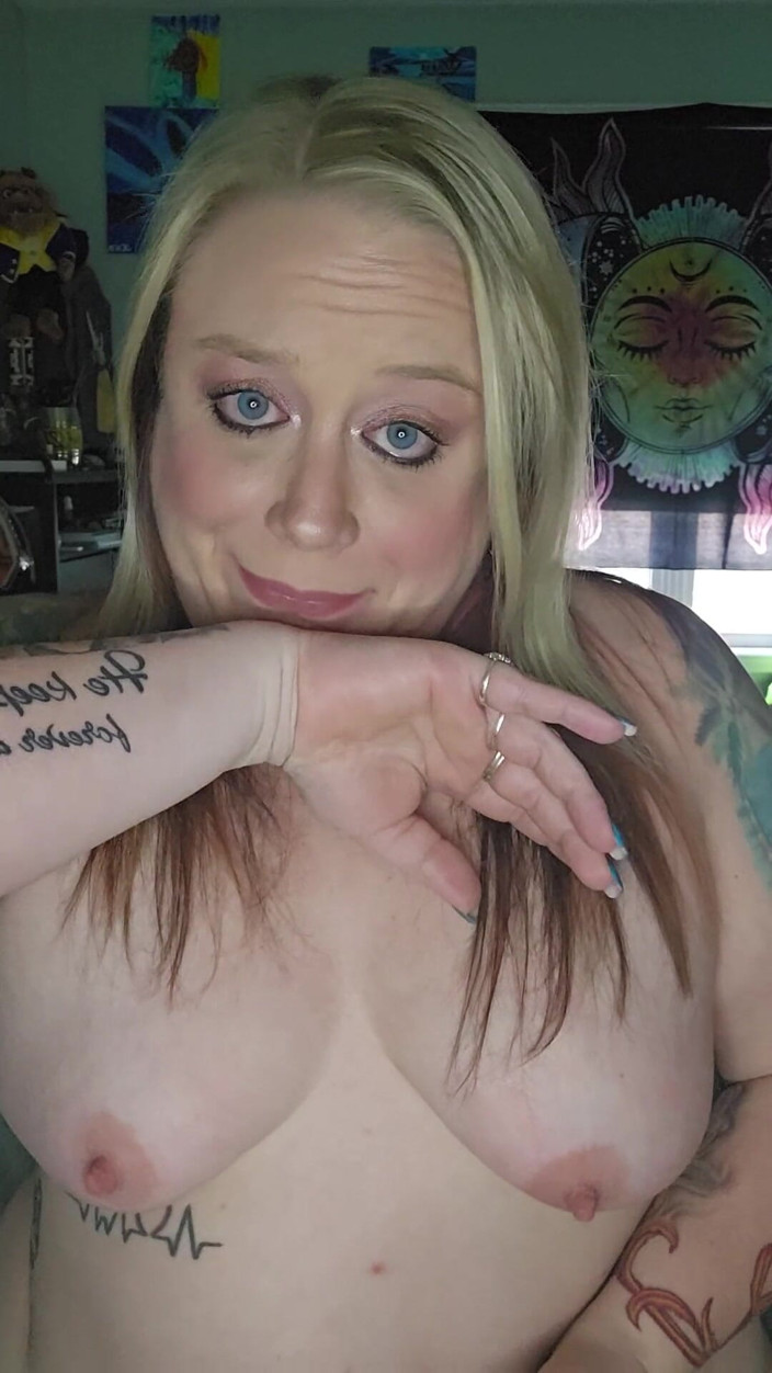 Jenn_sexxii: Une maman soumise supplie de prendre chaque pouce de ta...