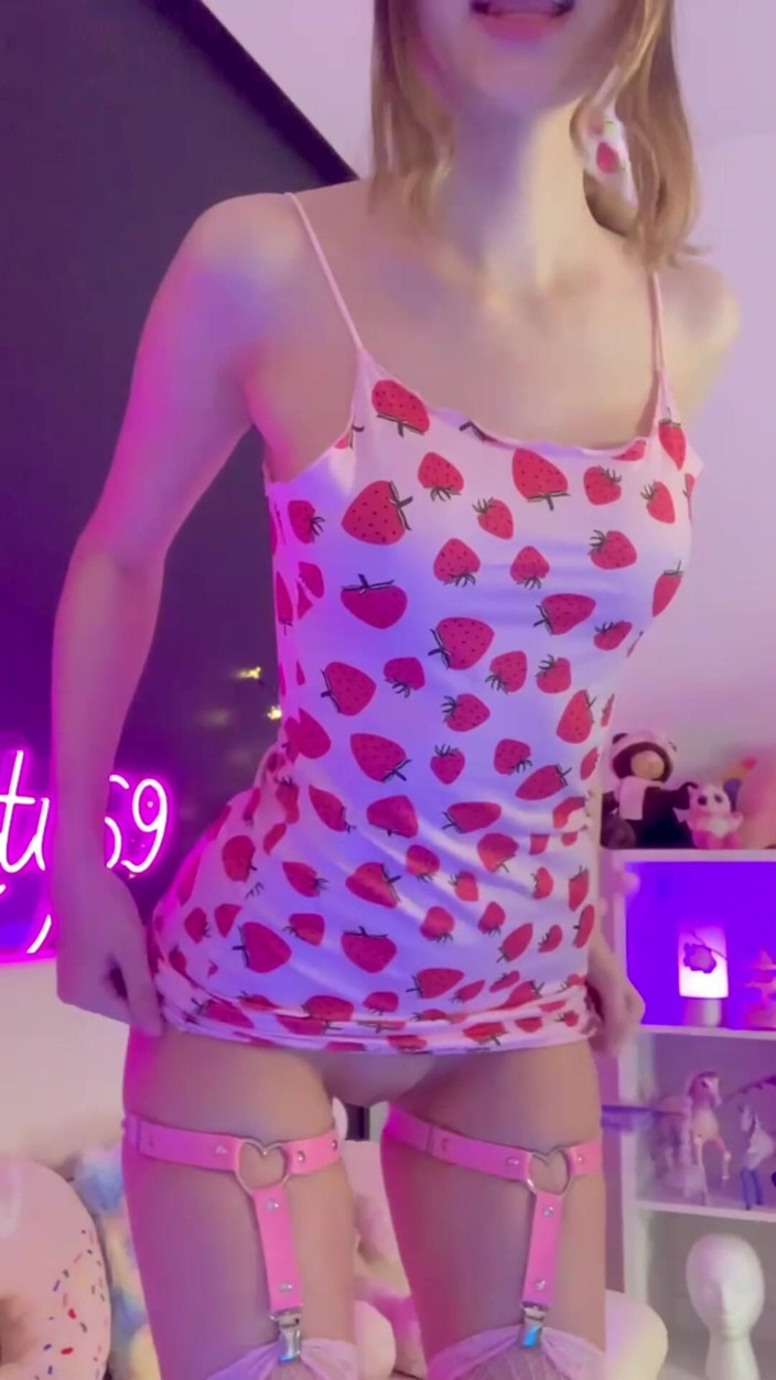Little_Kitty69: Zvládneš tu pozornost na mě?