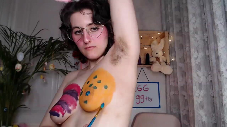 The Antichristrix: Gros seins naturels colorés pour Pâques