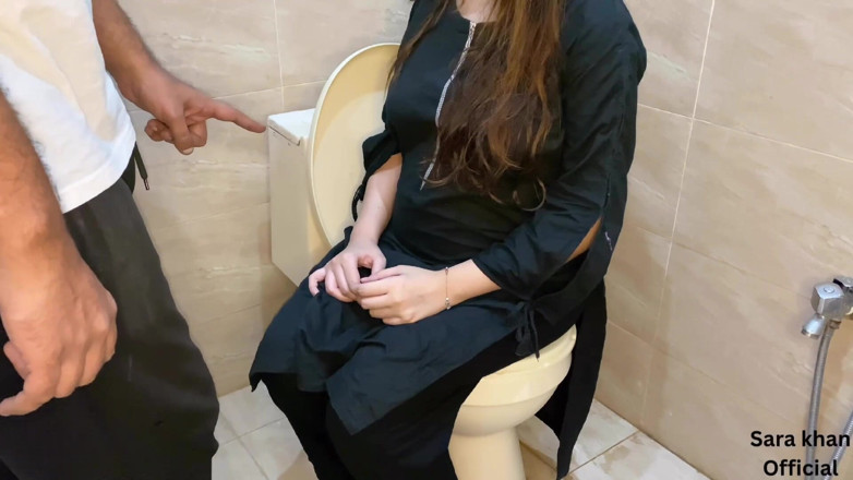 Sarakhan: Pakistanska Jeju knullar sin heta Latina Sali på toaletten (hindi ljud)