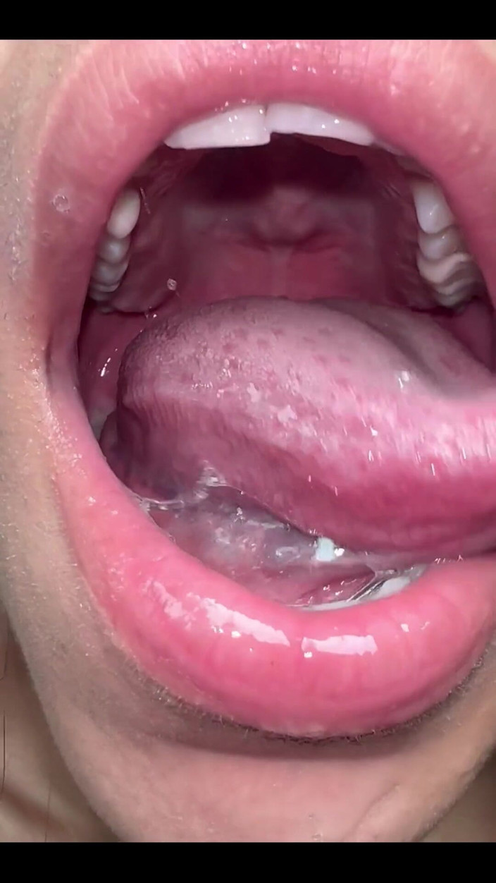 theunholychi: Il salivoso dildo lo succhia