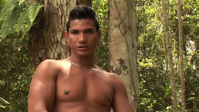 Male Dream: DILF latin batang besar melancap di luar
