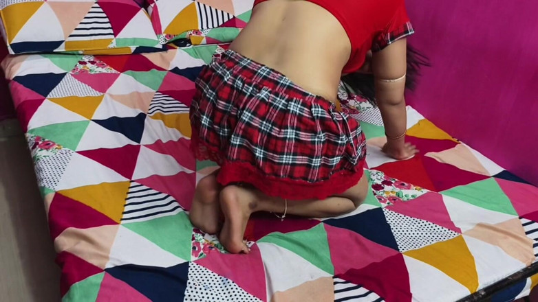 Sona bhabhi: Sexy vrouw Sona vingert haar poesje likken. Als haar man...