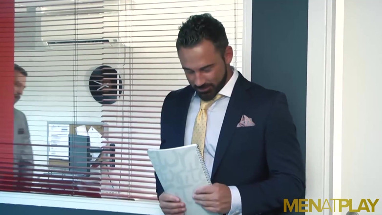 Menat Play: MENATPLAY - Bucată de fund în costum Logan Moore futută anal tare