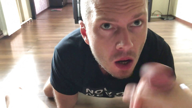 Ridley Dovarez | Gaysight: Goede Russische homo slet zuigt een grote sappige pik en...