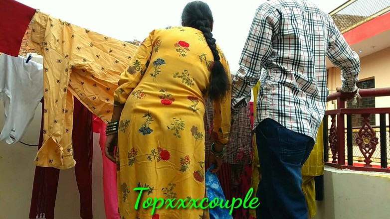 Topxxxcouple: Чудові цицьки бхабхі справжній трах.