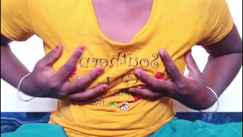 Ammukutty88: Camiseta amarela da Ammu Retire a massagem dos peitos.