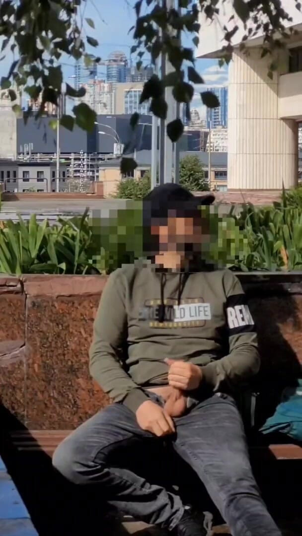Wanker forever: Şehir merkezinde süper riskli aşırı elle muamele. İnsanlar etrafta dolaşıyor. Neredeyse...