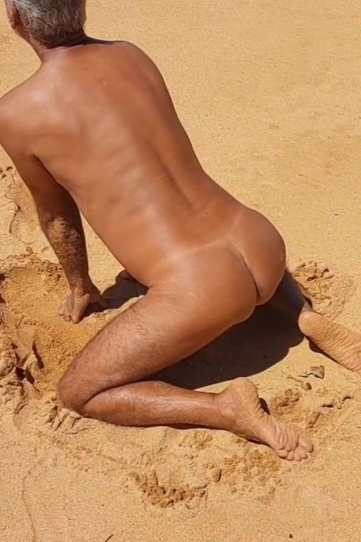 Ladysilvas: Ladysilva veut baiser son cul sexy sur la plage