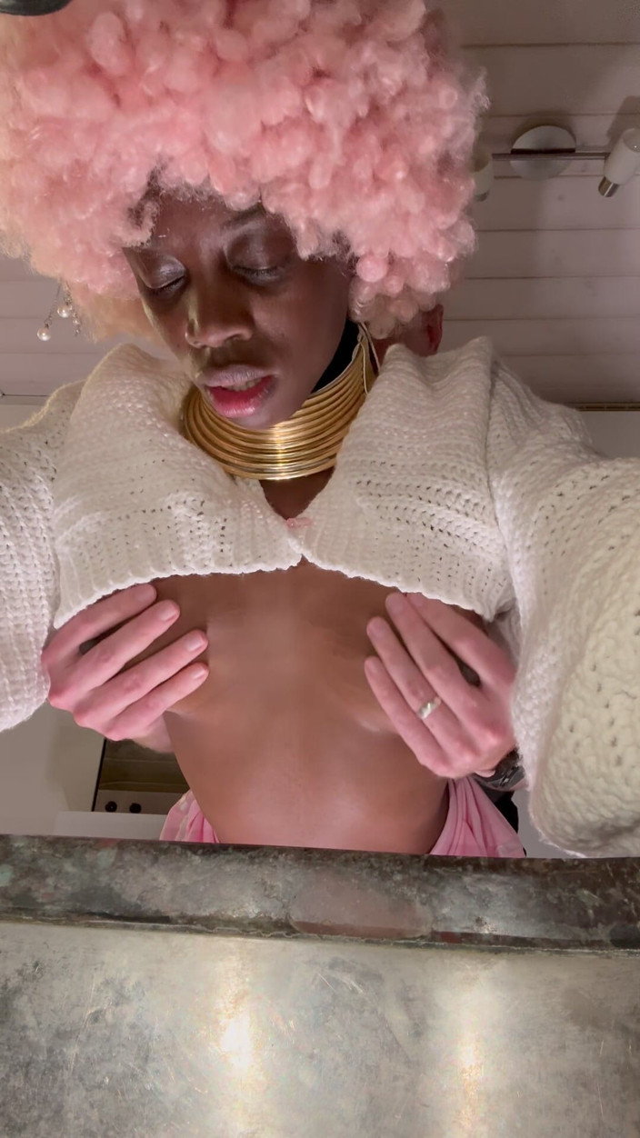 Missblackreey: Rommate mungil kulit hitam lagi asik di dapur