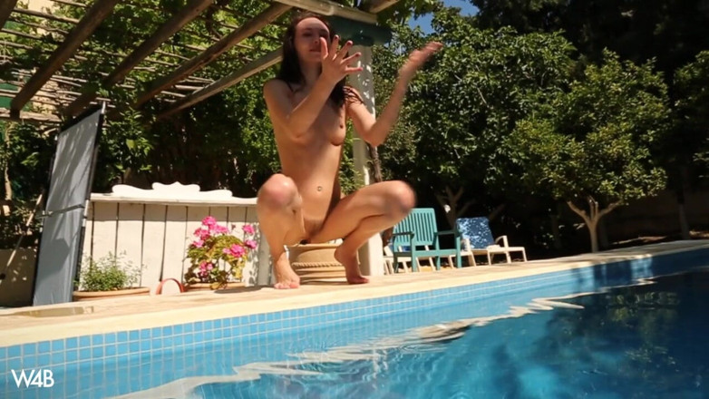 Watch4beauty: Plaisir d’été à la piscine