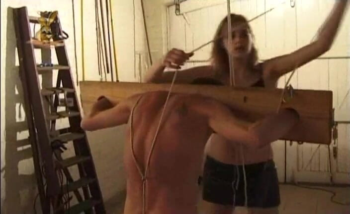 Femdom Bitches: Ona je ďábel