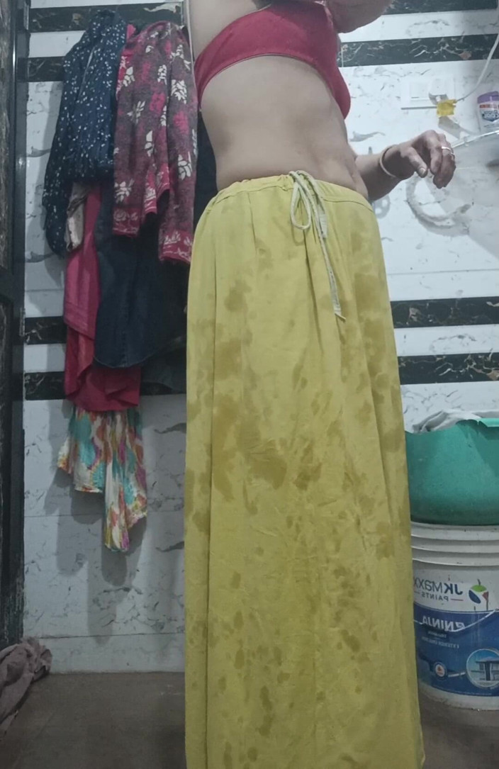 Priyahot77: Priya Bhabi Sunday Enjoy Bath Video