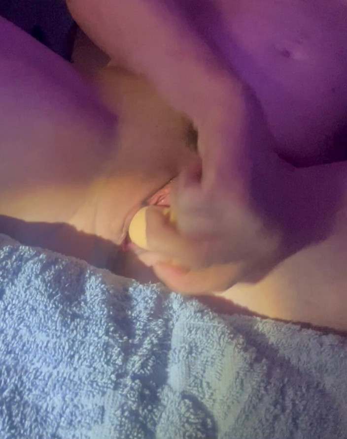 WhisperBay: Dildo tryska