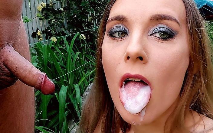 Naughty Adeline: Pompino salivoso all'aperto, un sacco di sputi, sbavando e orale...