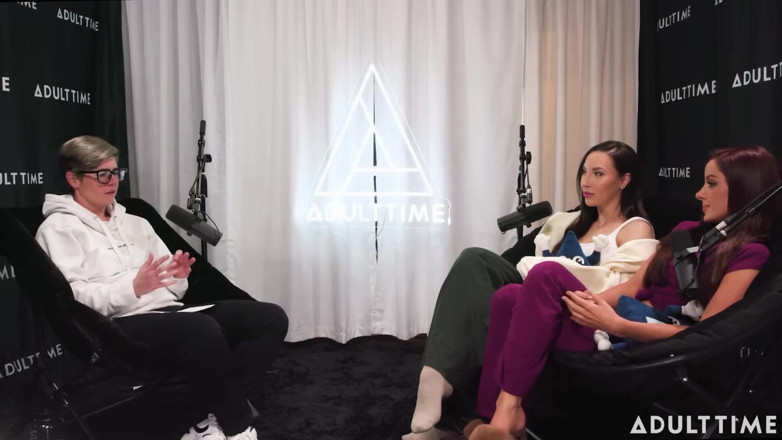 Adult Time Podcast: Podcast di pornostar dopo l'incontro lesbico! | Vanna Bardot e melissa...