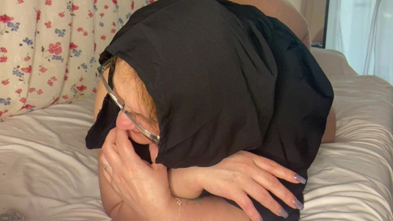 Zina Gabon: Stiefmoeder belt jonge kerel om haar 's middags hard te neuken