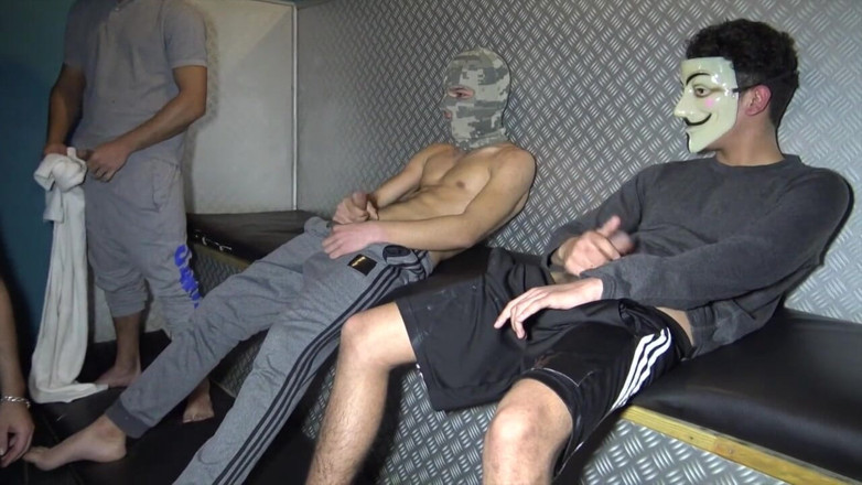 Gaybareback: French dude suck 3 straight Bulgarian boys