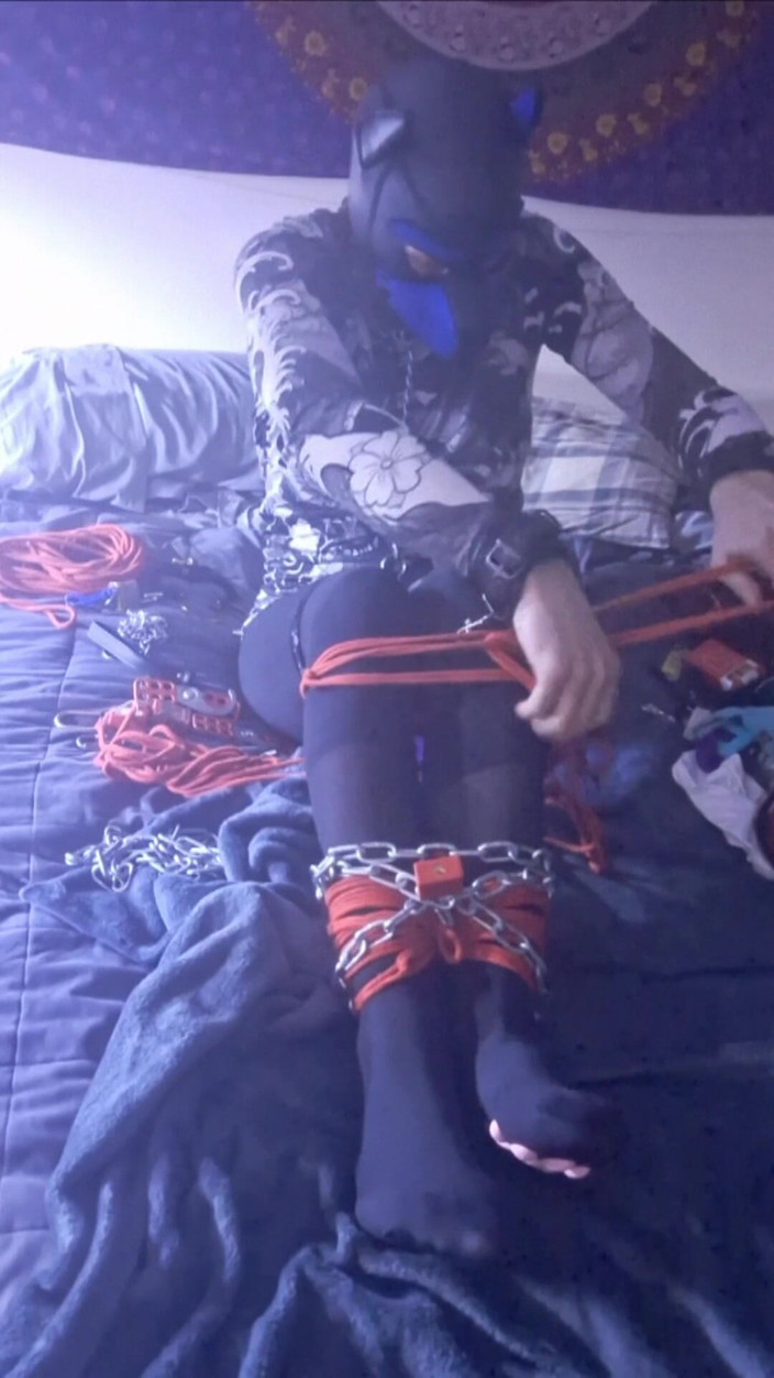 Robert48569: Selbst seil-bondage ketten paw socken
